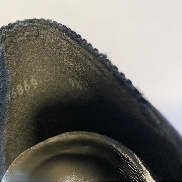 Stuart Weitzman for Martinique SZ 9 1/2 GUC black satin pumps,see pic has flaw - Picture 7 of 10